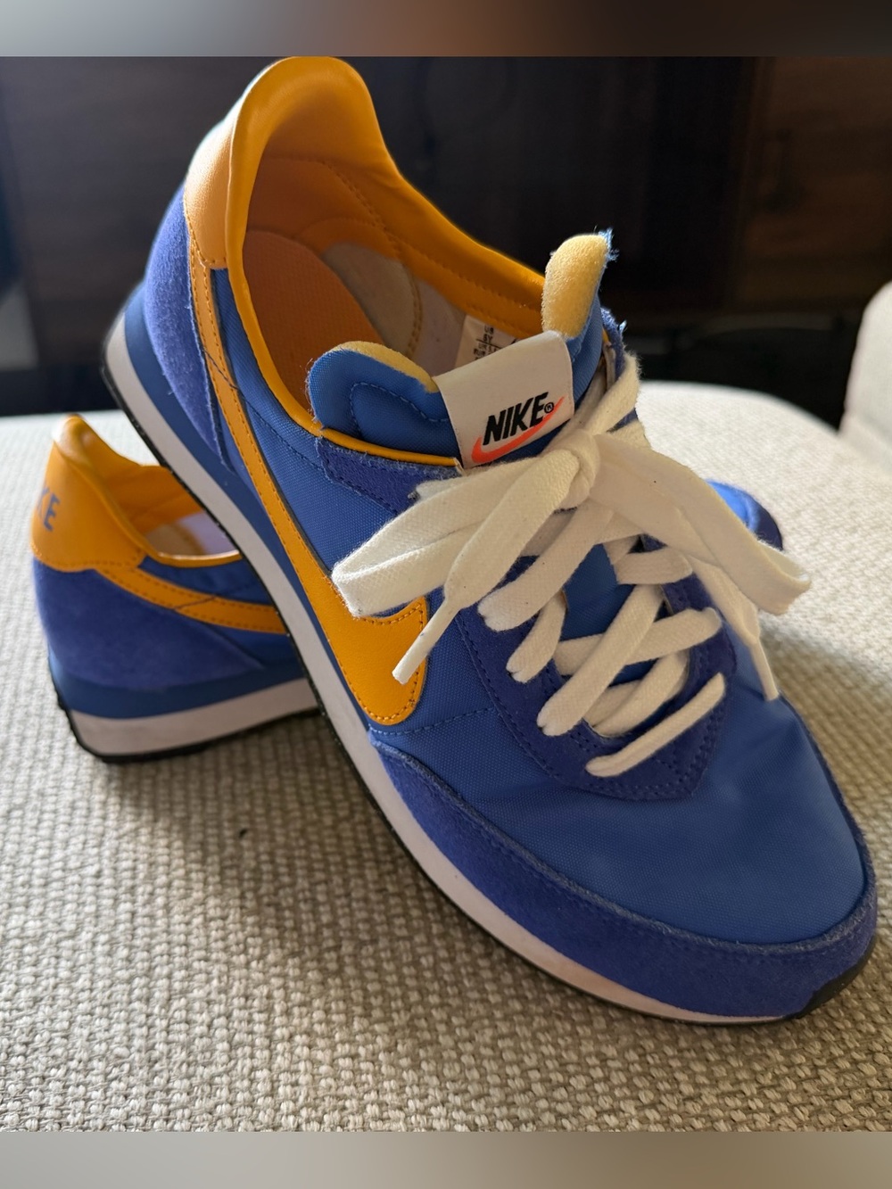 ICONIC Nike Blue and Yellow Waffle Sole Low-Top Sneakers